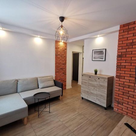 Apartament Ajrisa 6 Apartment Czestochowa Bagian luar foto